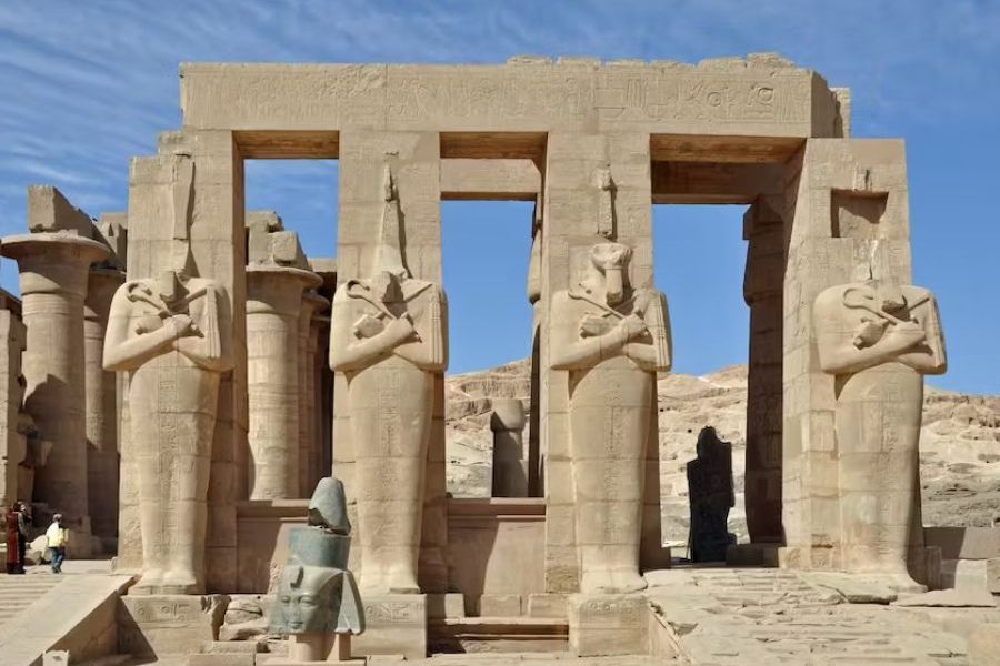 Guided tour of Valley of the Nobles, Medinat Habu and The Ramesseum from Luxor